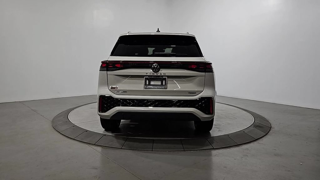New 2026 Volkswagen Tiguan SEL R-Line AWD/4WD image 4