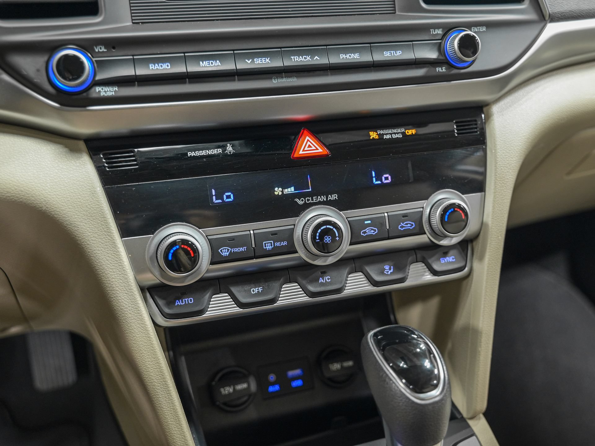 Used 2020 Hyundai Elantra SE FWD image 24