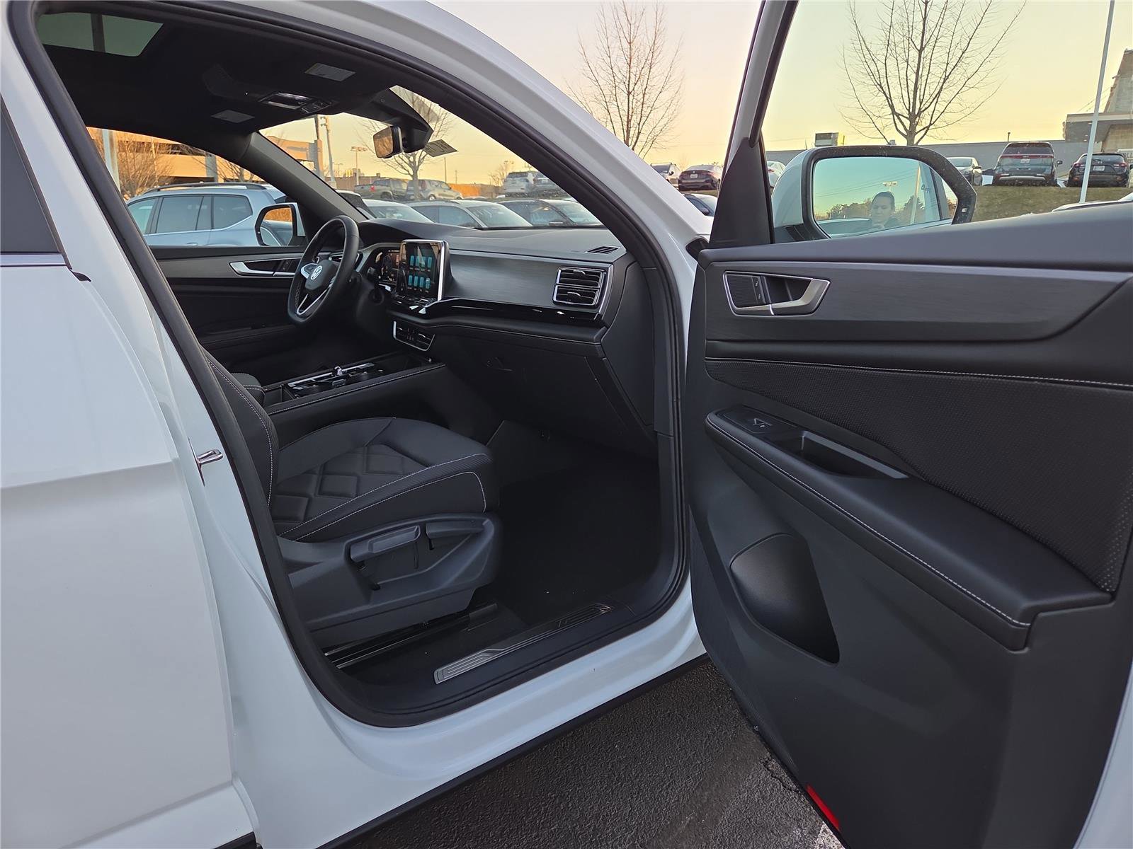 New 2026 Volkswagen Atlas Cross Sport SE image 25
