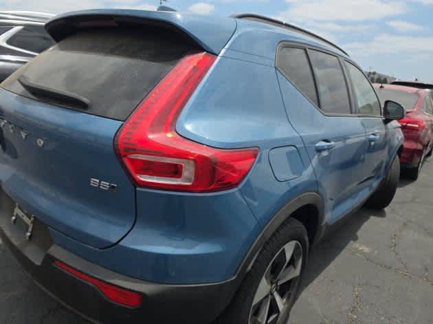Certified 2025 Volvo XC40 B5 Plus AWD/4WD image 3