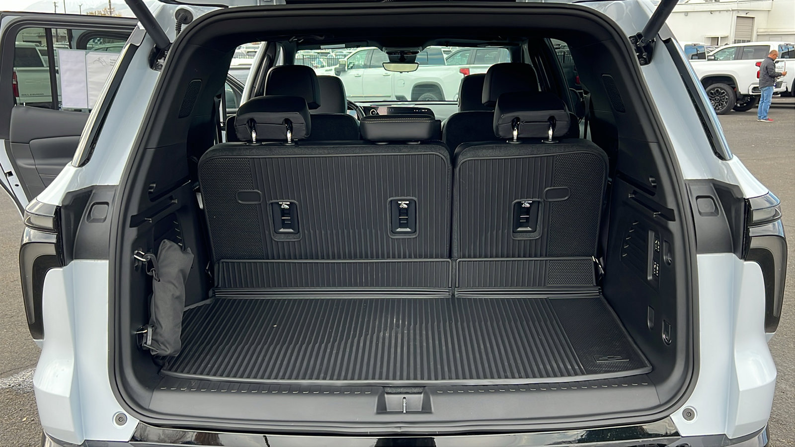 New 2026 Chevrolet Traverse High Country w/ LPO, Floor Liner Package image 11