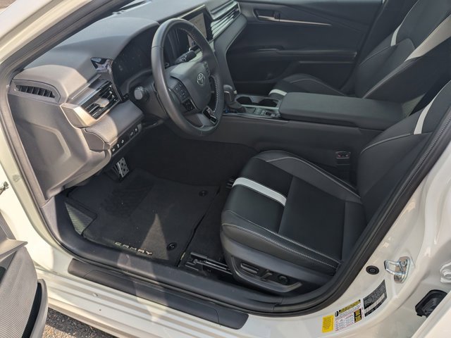 Used 2025 Toyota Camry SE image 9