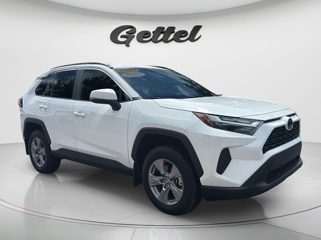 Used 2025 Toyota RAV4 XLE w/ Convenience Package FWD image 3