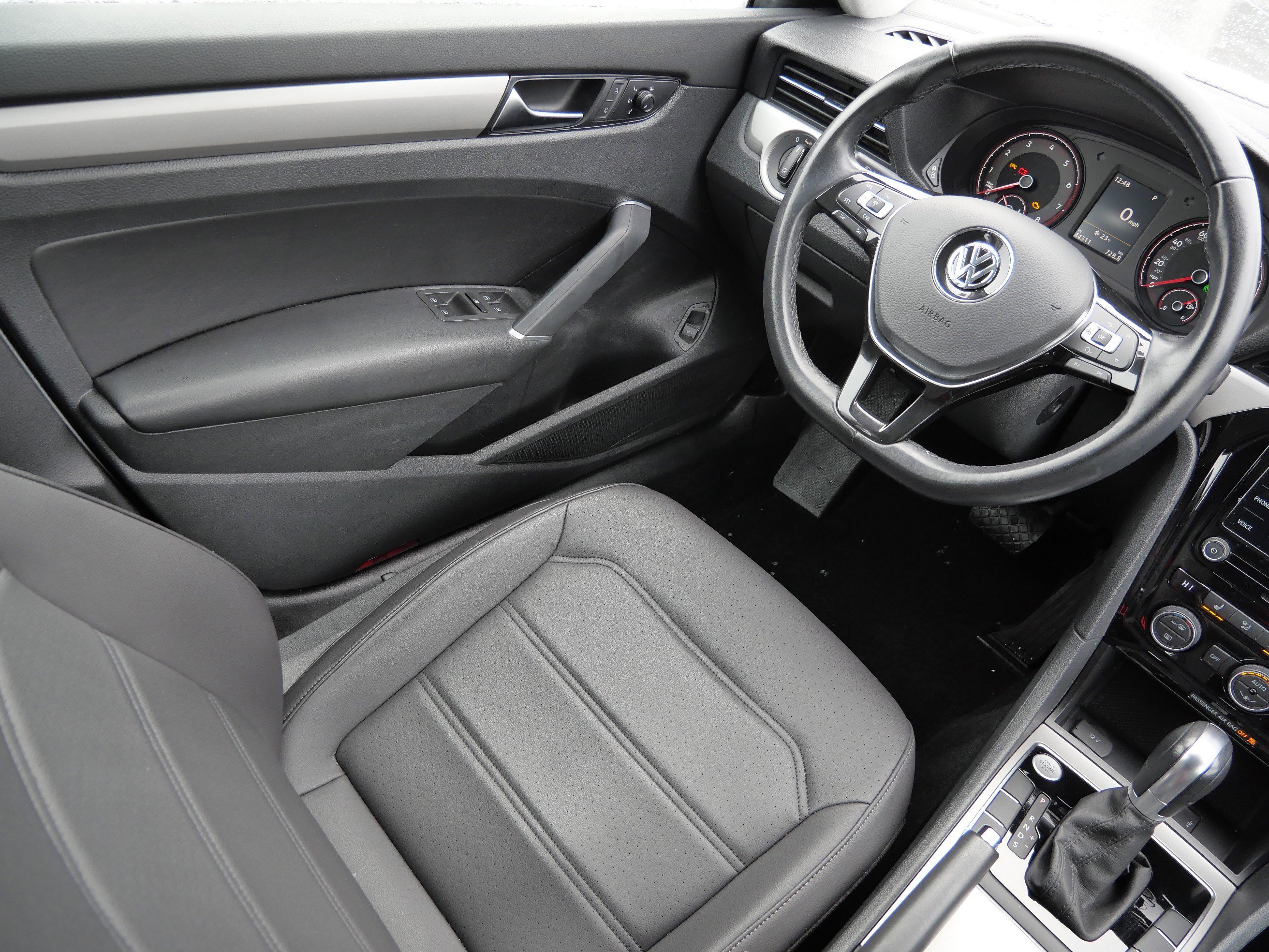 Certified 2020 Volkswagen Passat 2.0T SE image 9