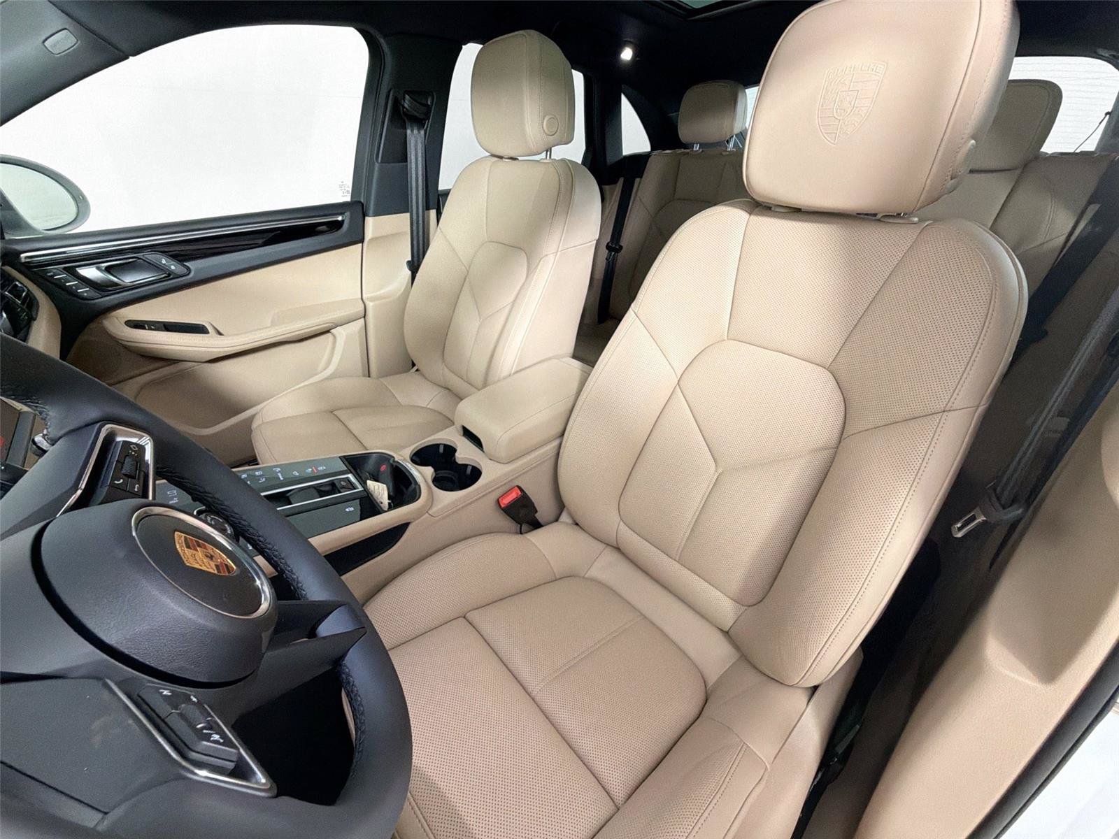 Certified 2026 Porsche Macan Turbo AWD/4WD image 5