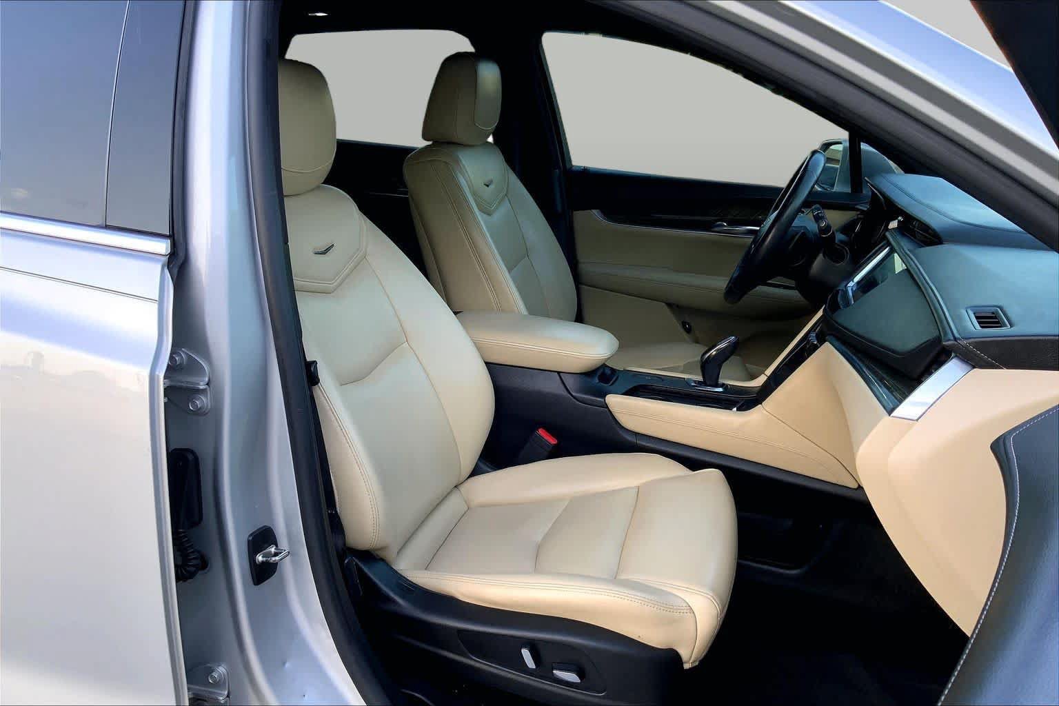Used 2017 Cadillac XT5 FWD image 9