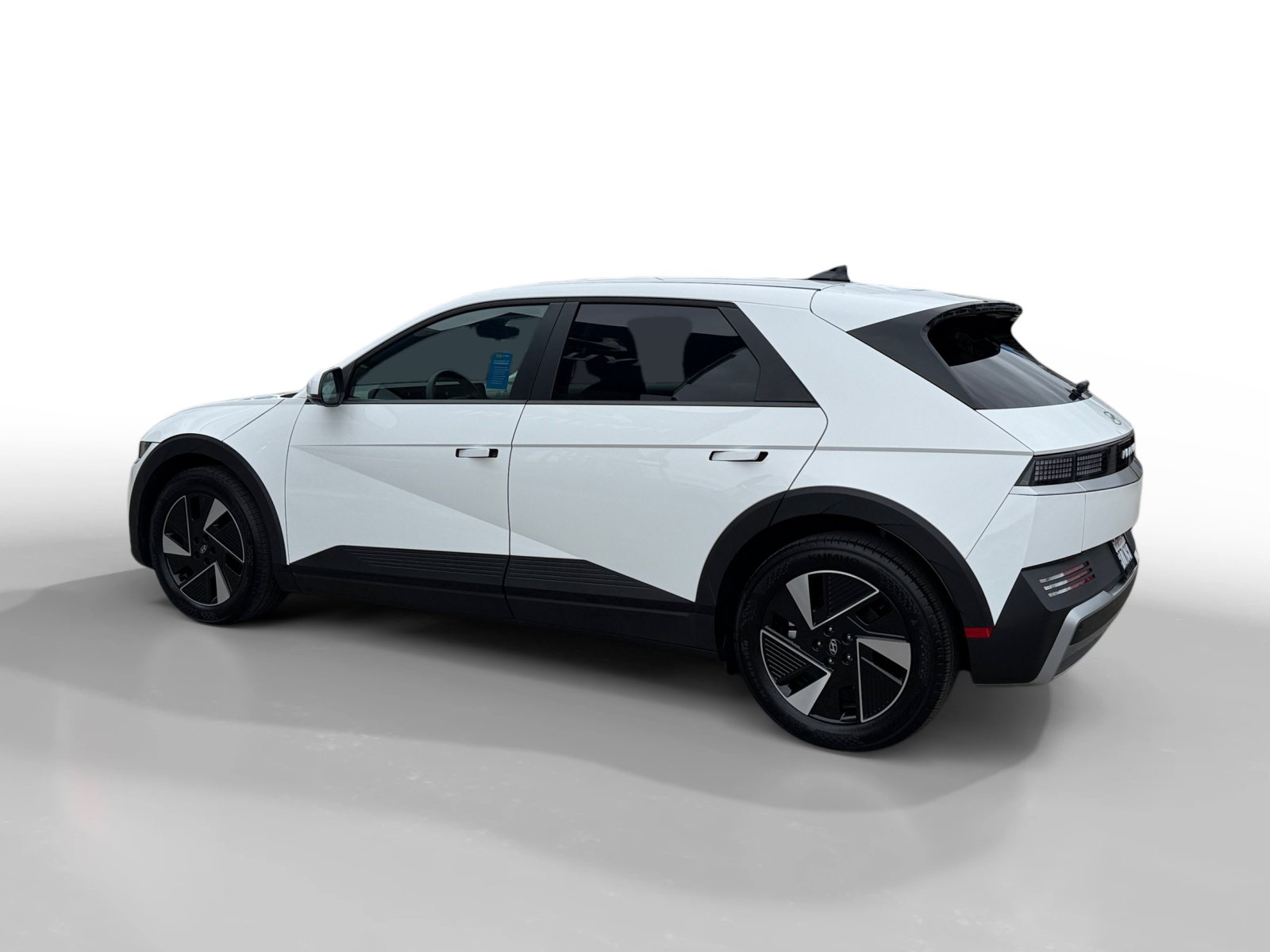 Certified 2025 Hyundai Ioniq 5 SE RWD image 3