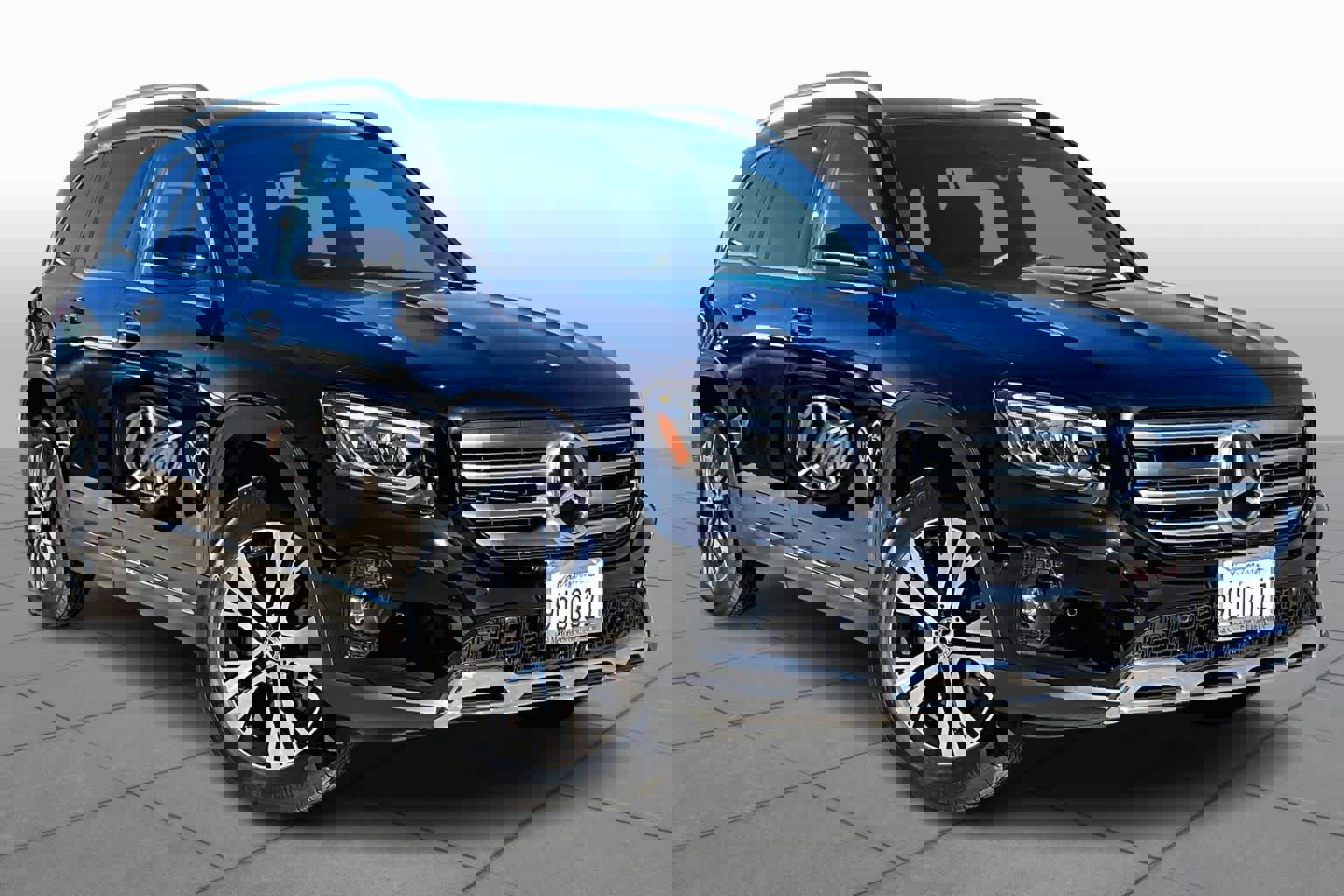 Used 2025 Mercedes-Benz GLB 250 GLB 250 image 3