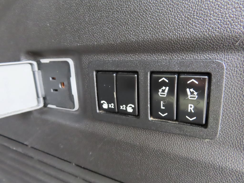 Used 2022 Chevrolet Suburban RST w/ Luxury Package AWD/4WD image 19