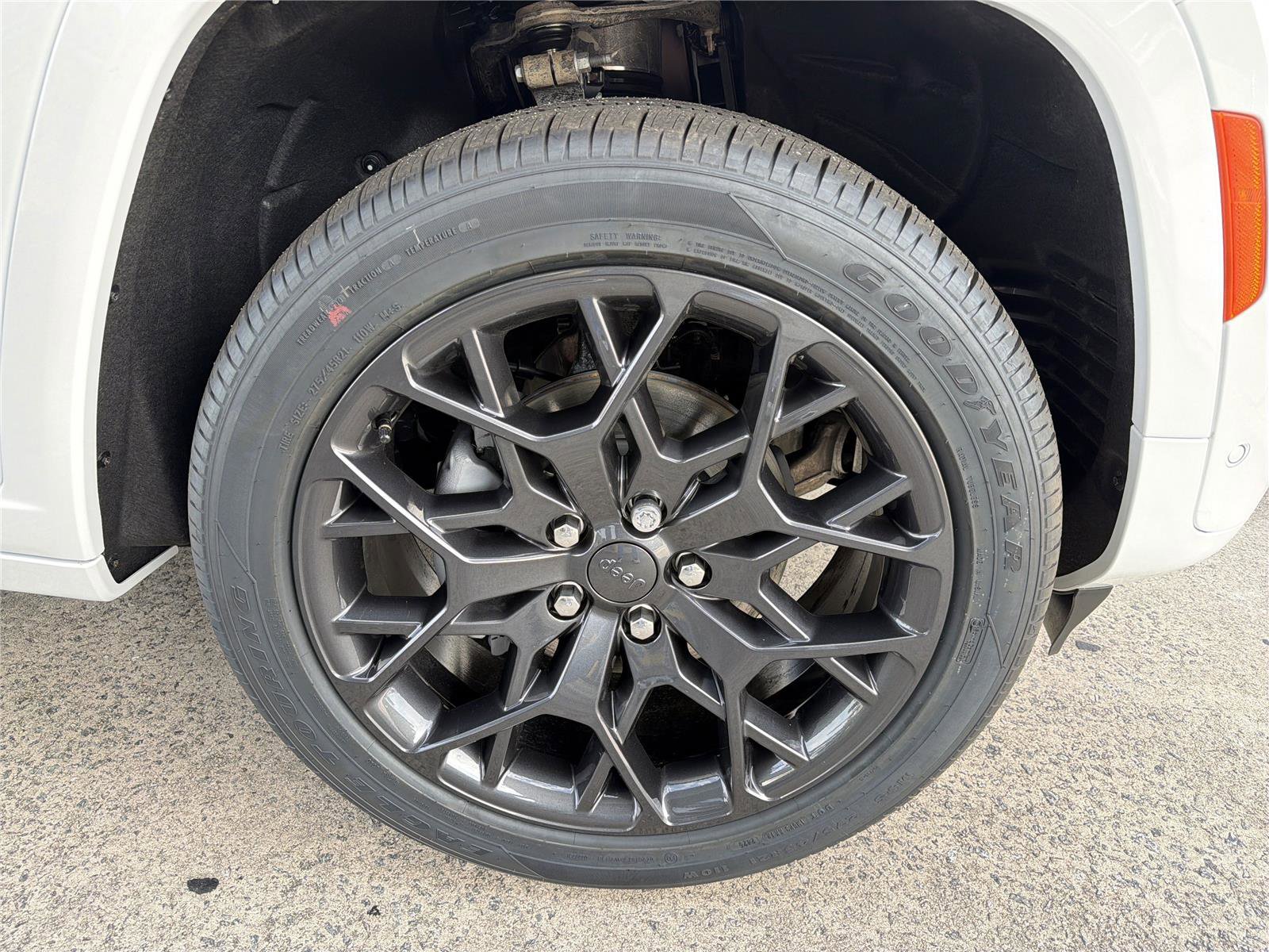 New 2026 Jeep Grand Cherokee Summit image 9