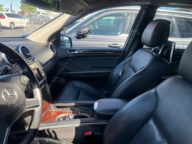 Used 2011 Mercedes-Benz GL 550 4MATIC image 4