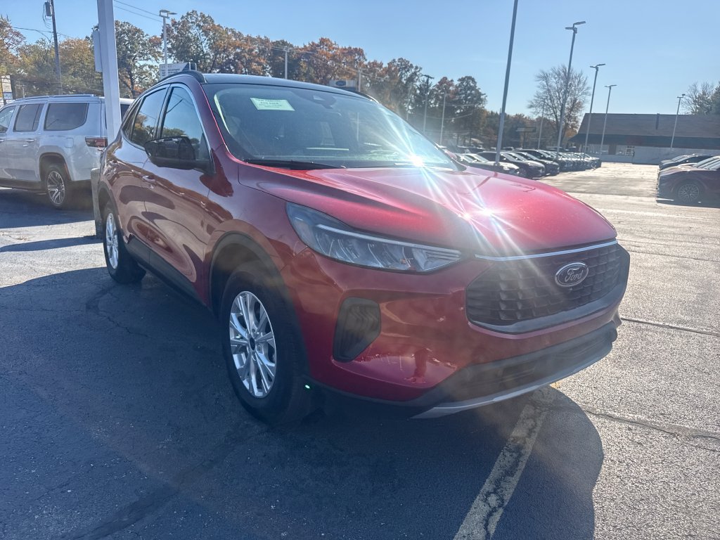 Used 2023 Ford Escape Active w/ Tech Pack #2 AWD/4WD image 4