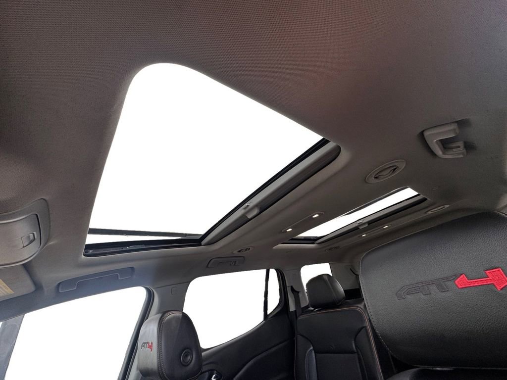 Used 2022 GMC Acadia AT4 w/ Technology Package image 11