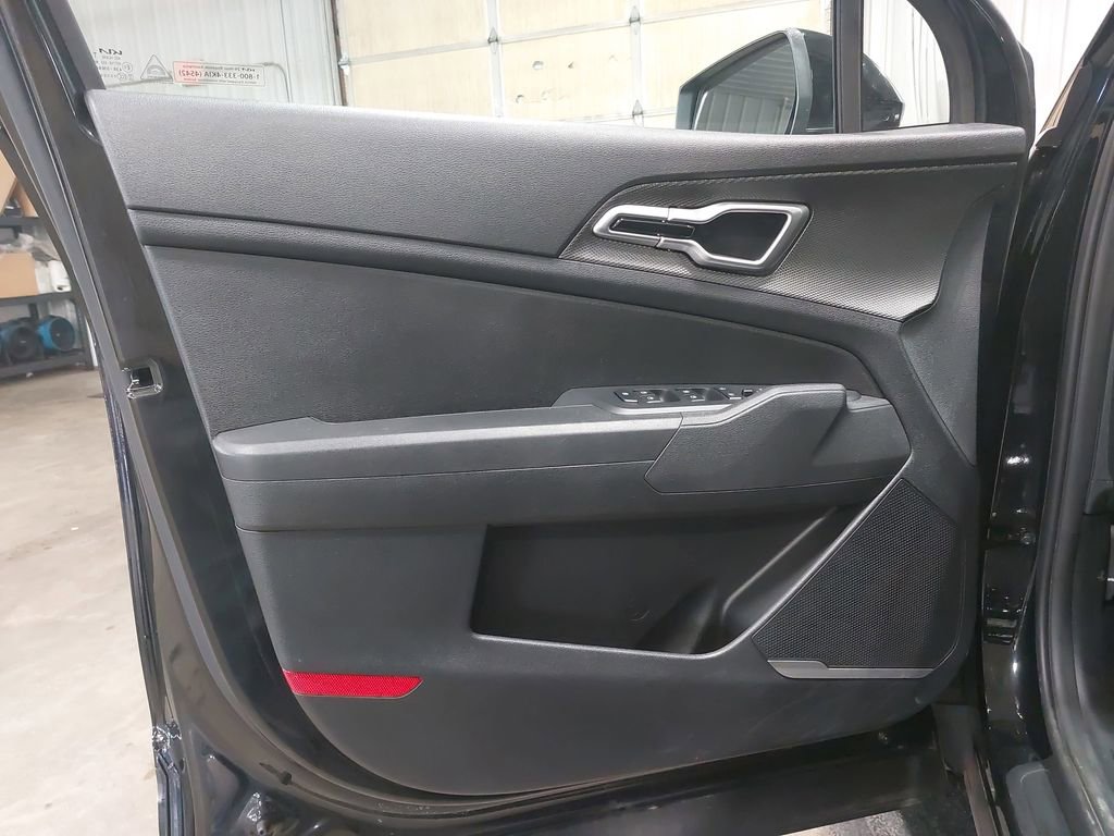 Used 2025 Kia Sportage LX image 42