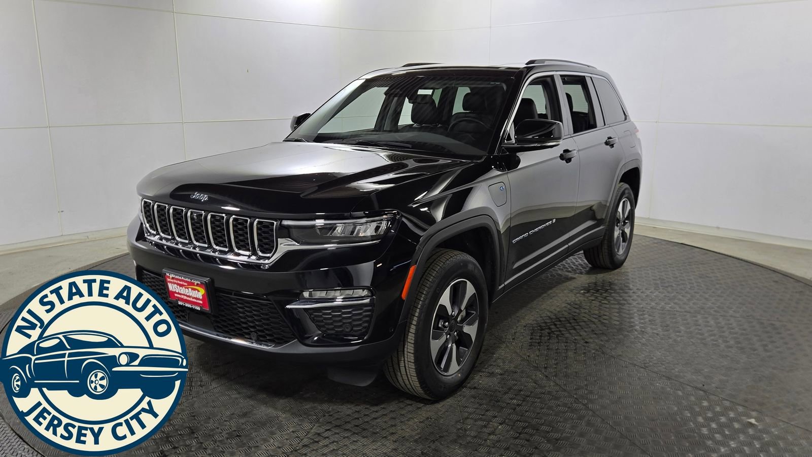 Used 2022 Jeep Grand Cherokee Limited 4xe w/ Luxury Tech Group II AWD/4WD image 3
