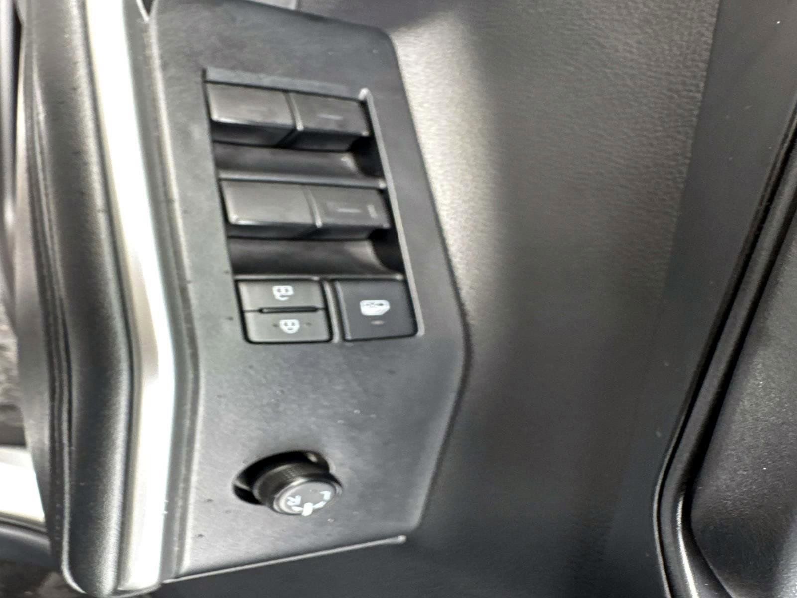 Used 2021 Toyota Highlander LE image 8