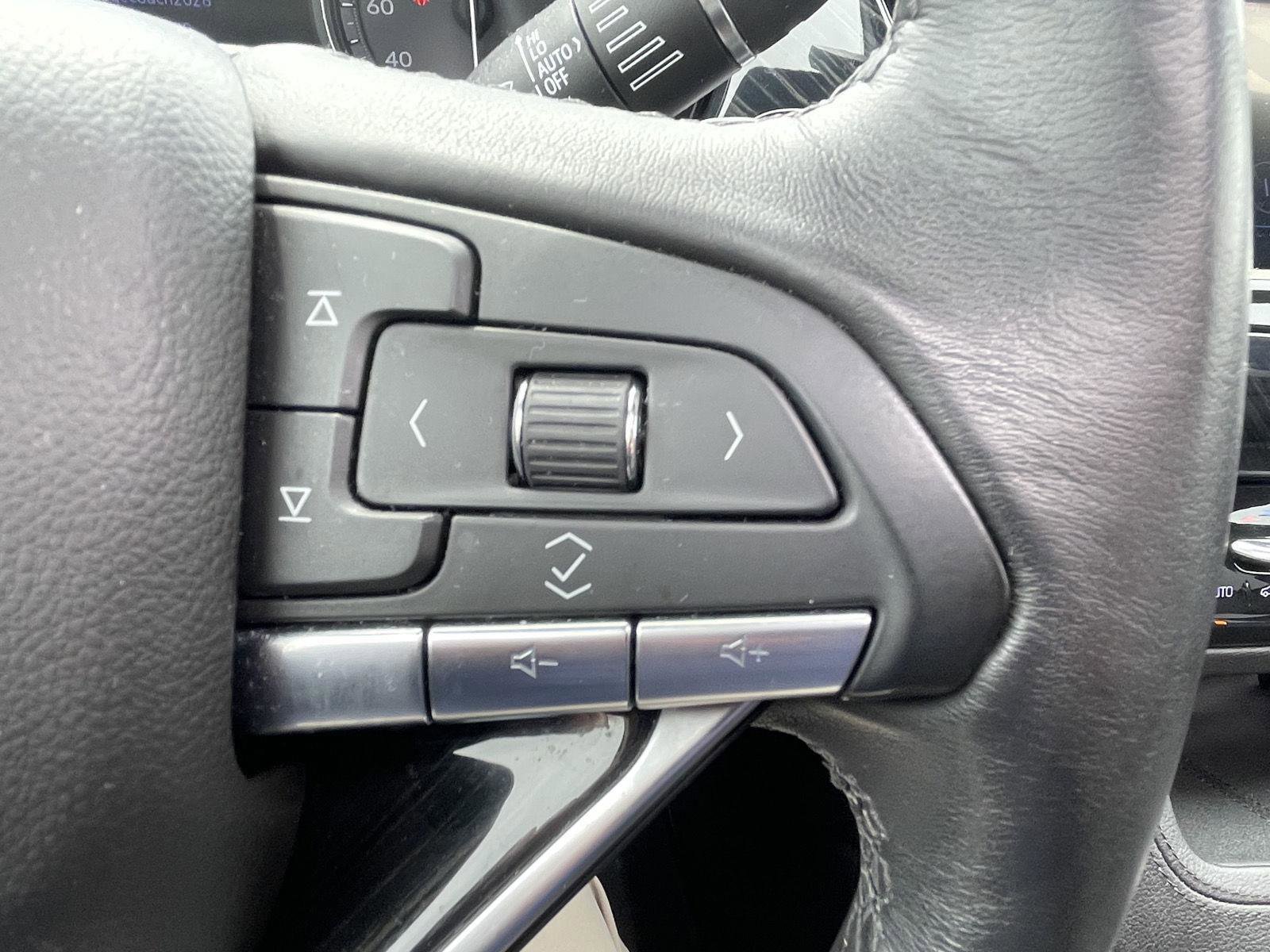 Used 2020 Cadillac XT6 Premium Luxury AWD/4WD image 17