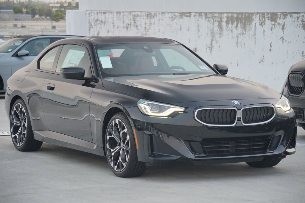 Used 2025 BMW 230i Coupe w/ Premium Package RWD image 3