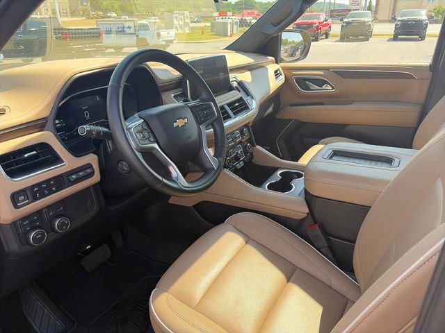 Used 2024 Chevrolet Suburban Premier w/ Premium Package 2 AWD/4WD image 30
