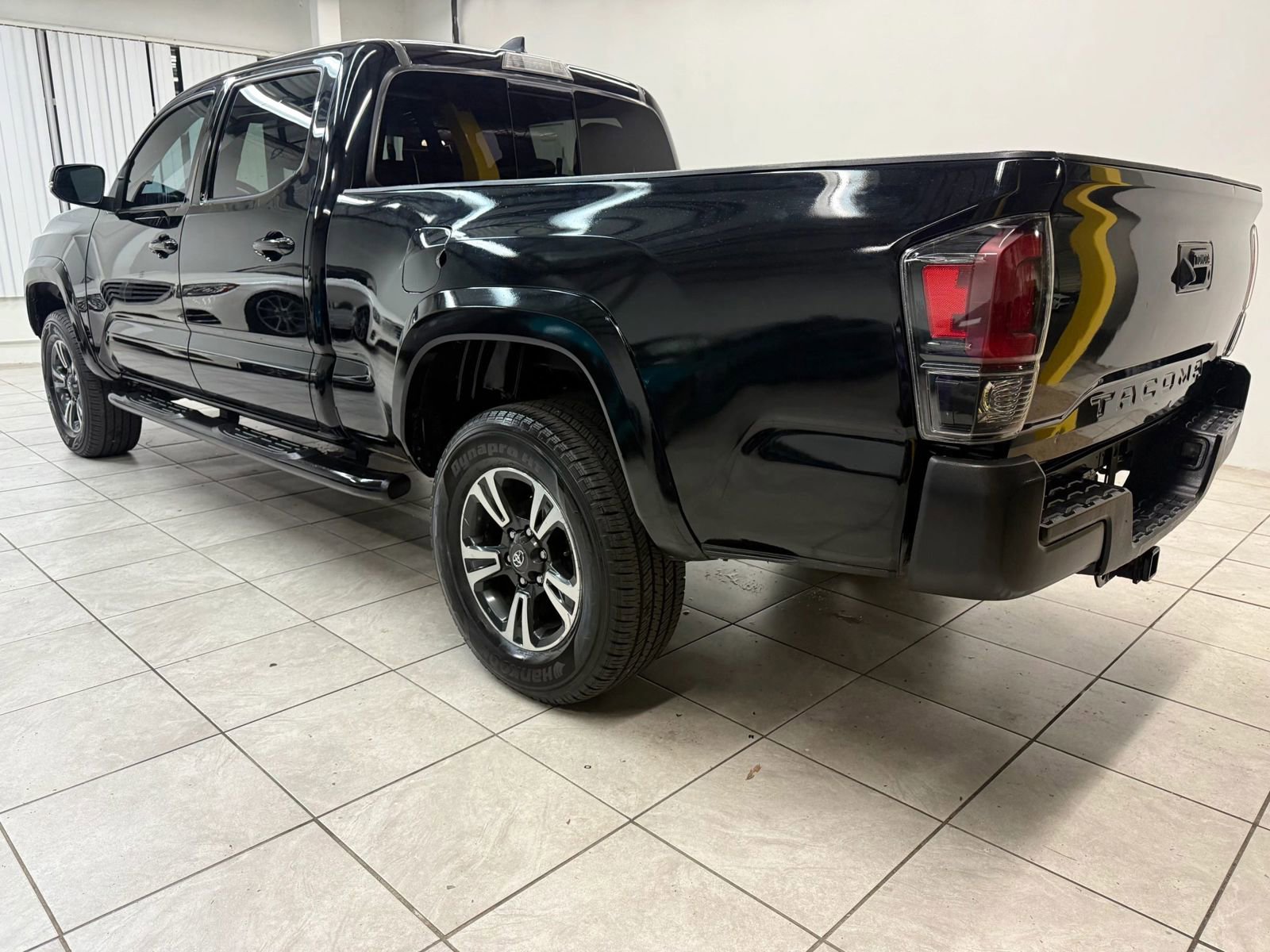 Used 2017 Toyota Tacoma TRD Sport image 7