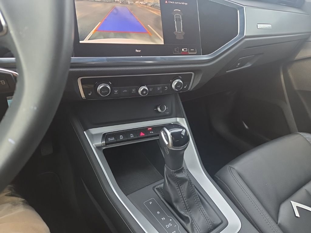 Used 2025 Audi Q3 2.0T Premium image 15