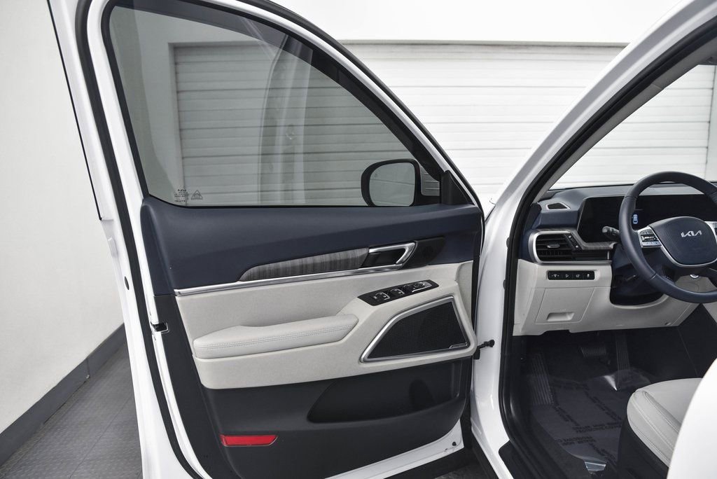 Used 2025 Kia Telluride EX image 11