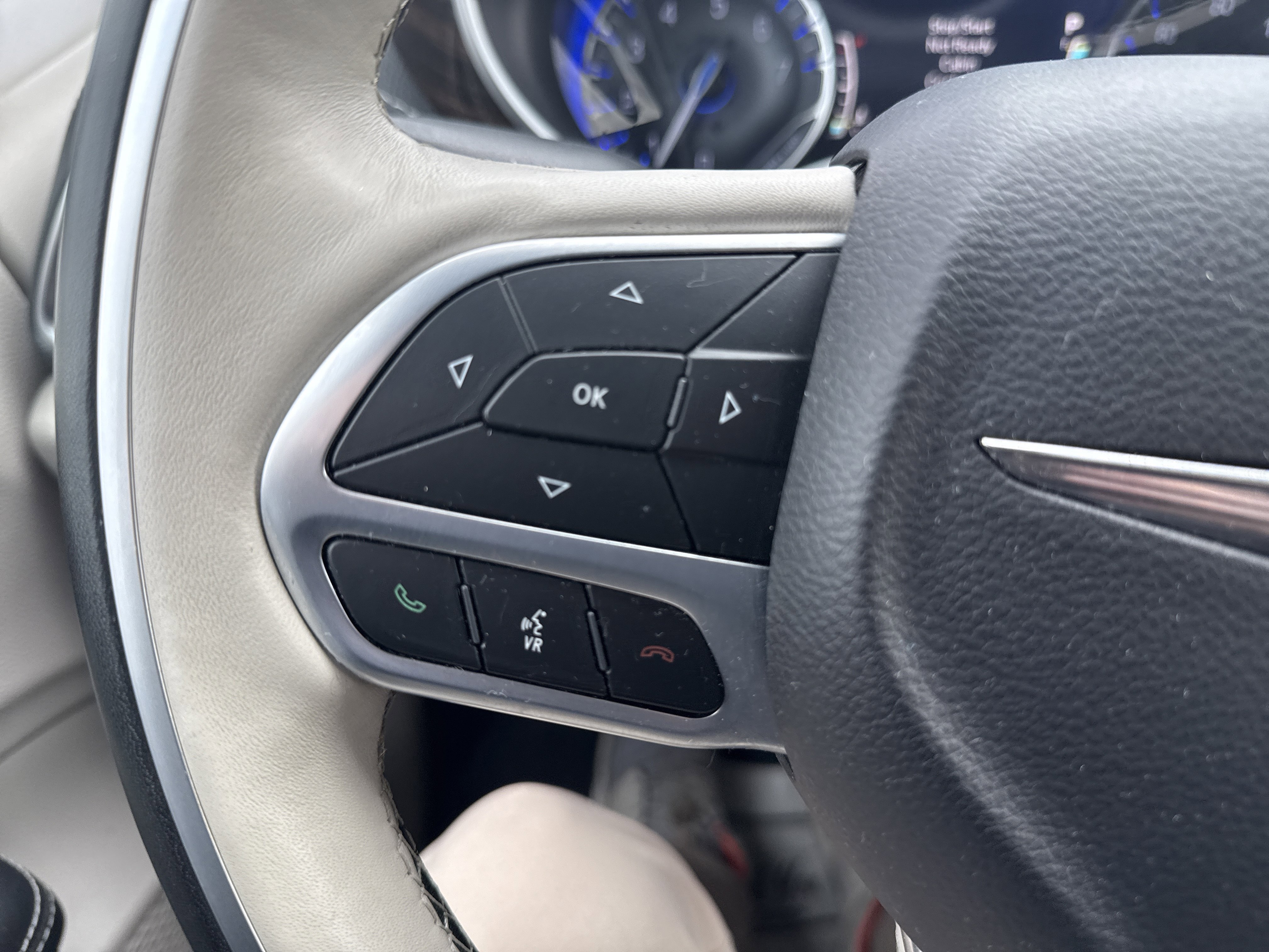 Used 2021 Chrysler Pacifica Limited image 22