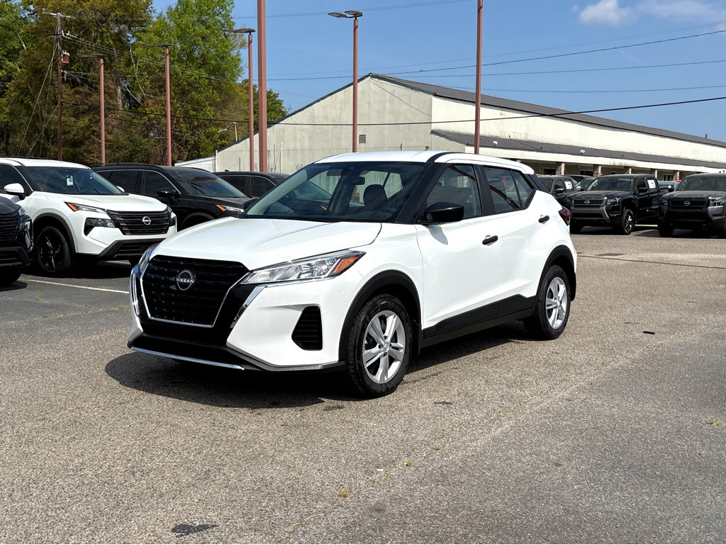 Used 2025 Nissan Kicks Play S image 3