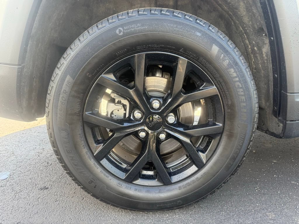 Used 2024 Jeep Grand Cherokee Altitude AWD/4WD image 46