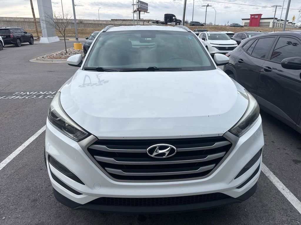 Used 2017 Hyundai Tucson SE image 2