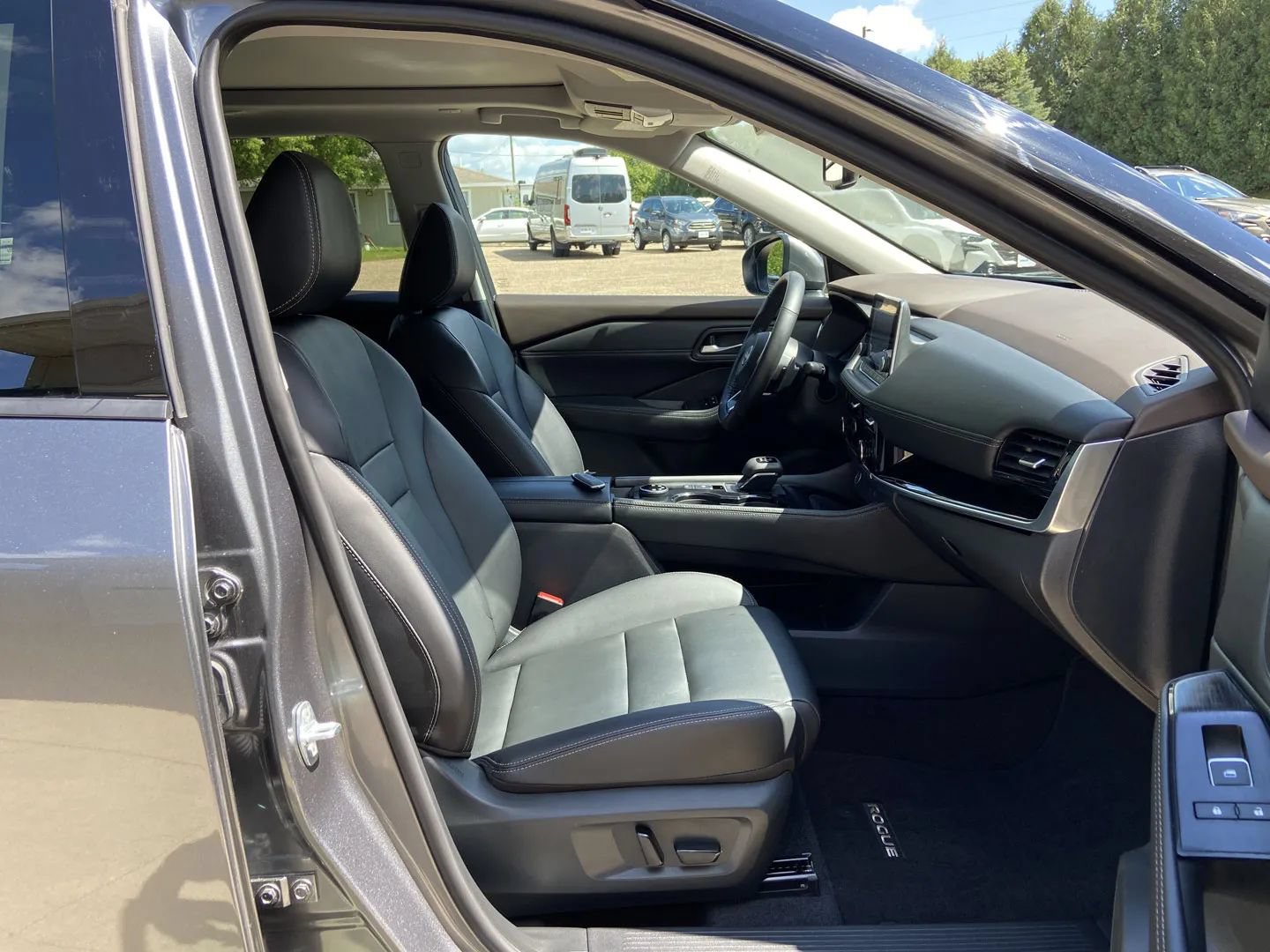 Used 2023 Nissan Rogue SL AWD/4WD image 13