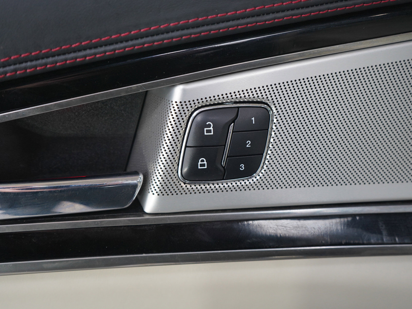 Used 2018 Lincoln MKX Black Label w/ Driver Assistance Package image 24