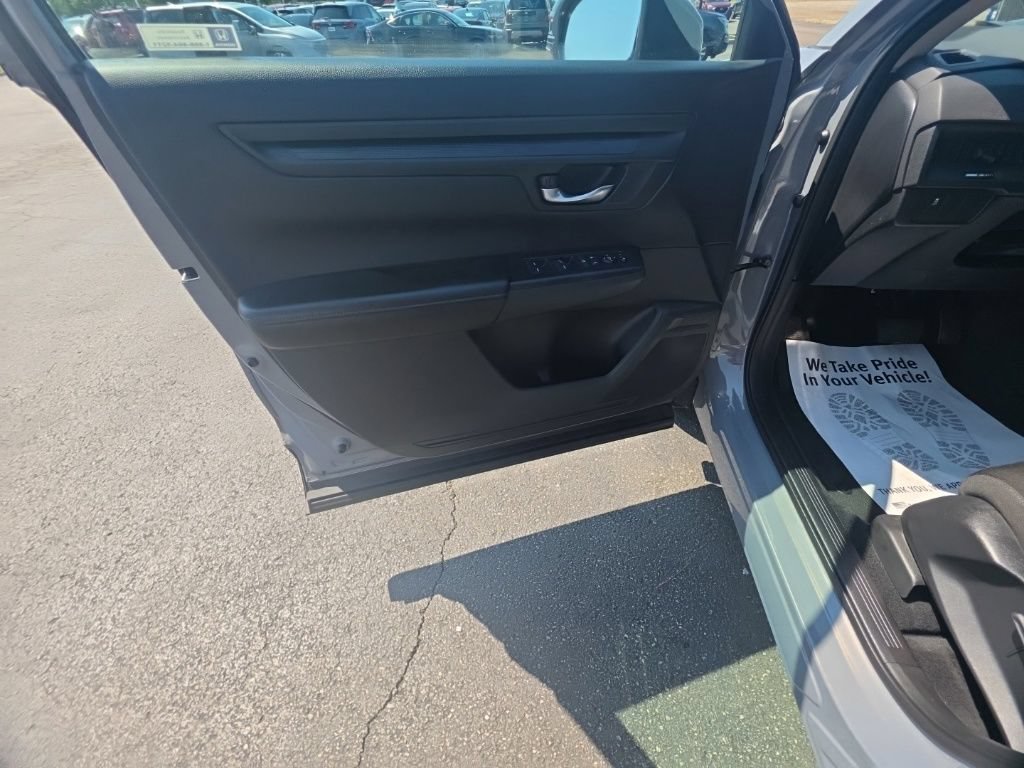 Used 2025 Honda CR-V LX image 12