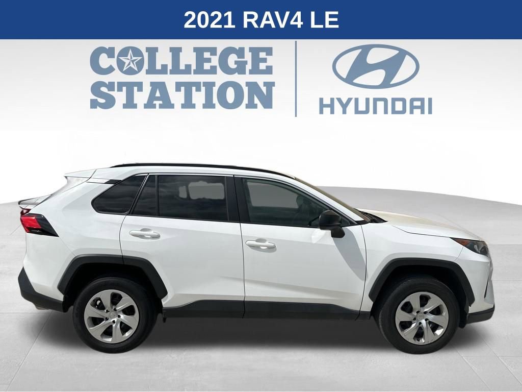 Used 2021 Toyota RAV4 LE image 2