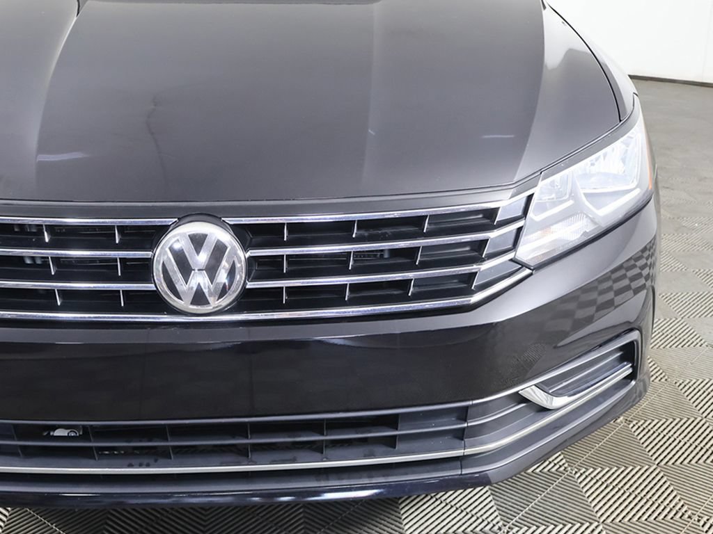 Used 2017 Volkswagen Passat 1.8T SE FWD image 13