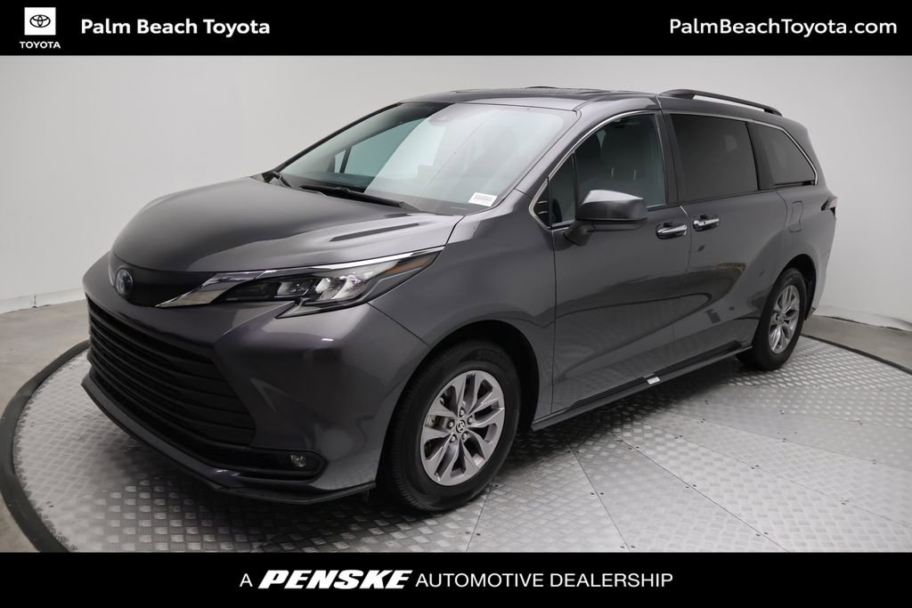 Certified 2025 Toyota Sienna XLE FWD image 1