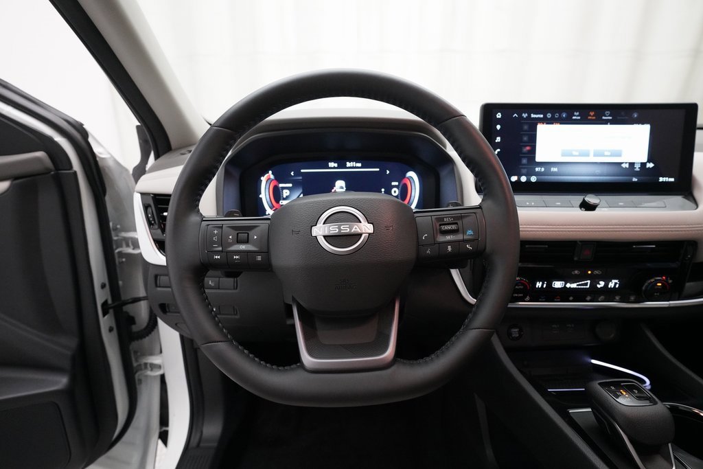 Used 2025 Nissan Rogue SL w/ Tech Package image 4