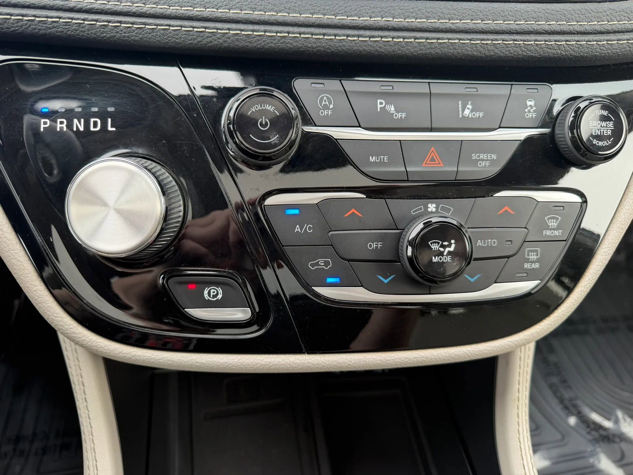 Used 2021 Chrysler Pacifica Limited image 28