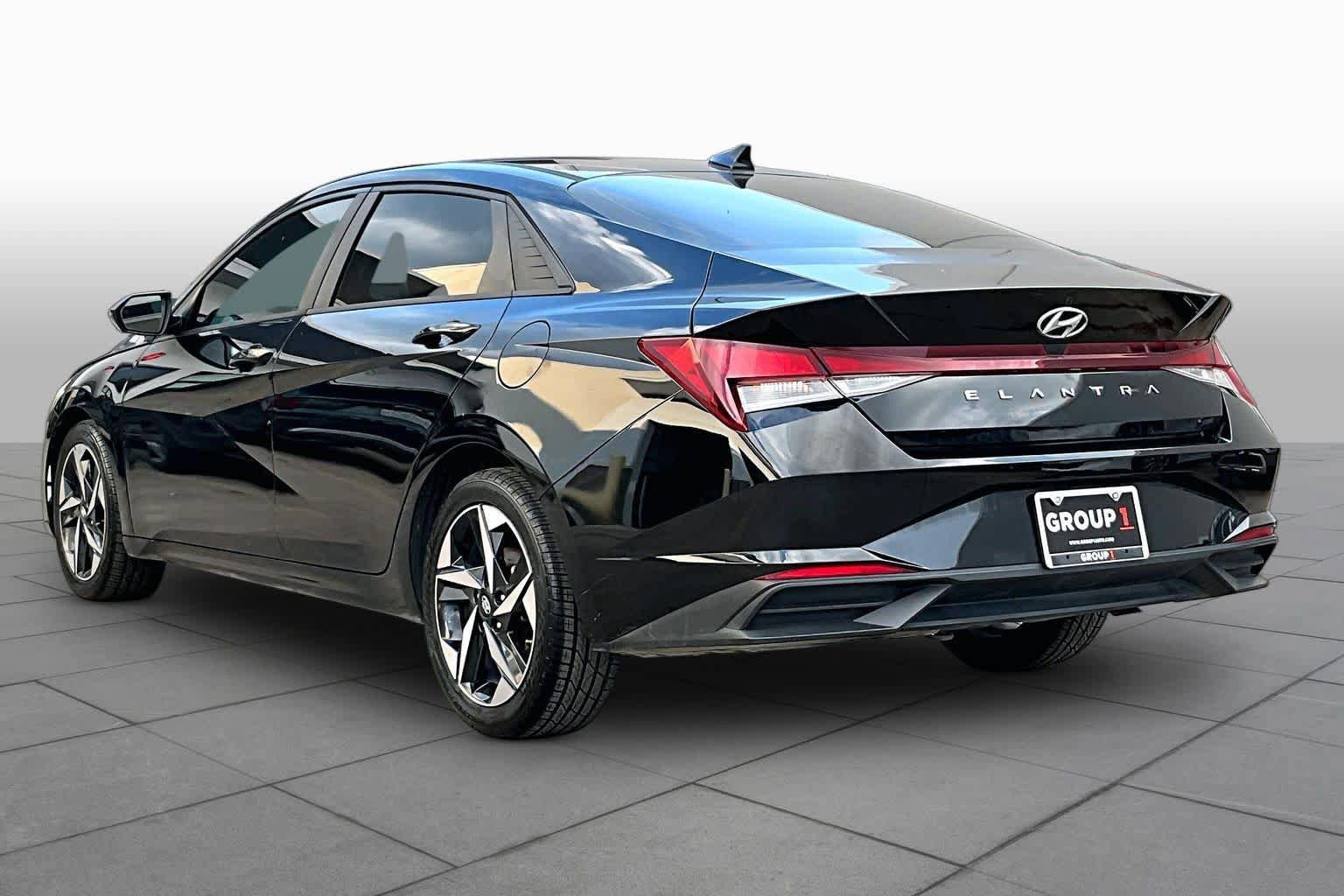 Used 2023 Hyundai Elantra SEL w/ Convenience Package FWD image 12
