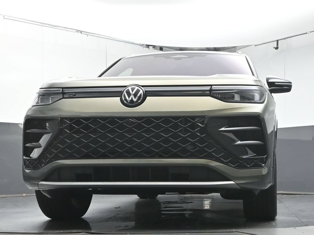 New 2026 Volkswagen Tiguan SEL R-Line AWD/4WD image 35