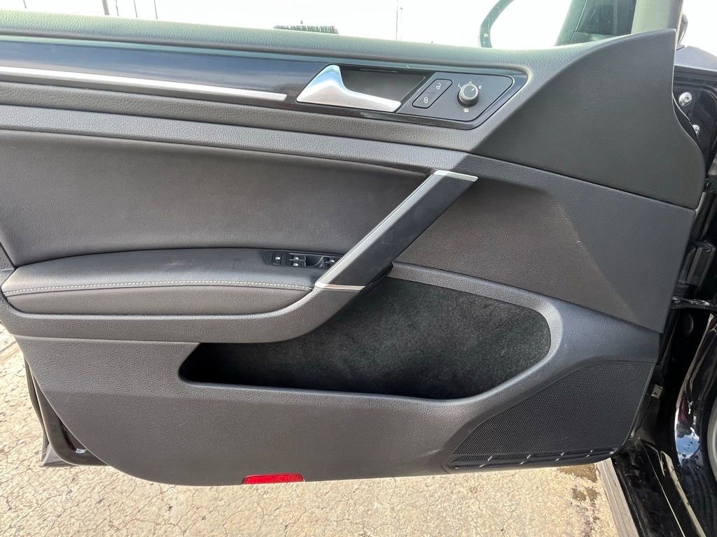 Used 2017 Volkswagen Golf R 4-Door image 24