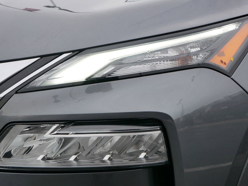 Used 2023 Nissan Rogue SV image 5