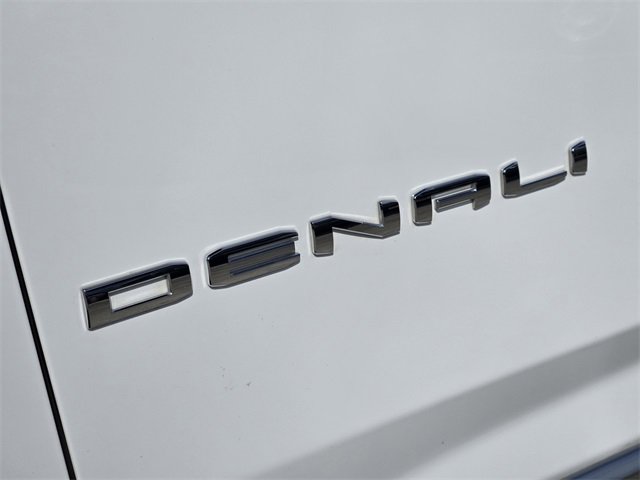 Used 2024 GMC Yukon XL Denali w/ Advanced Technology Package image 12