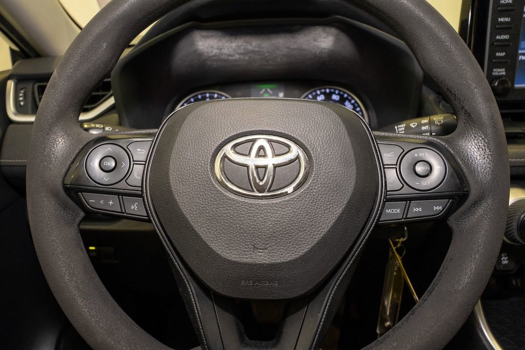 Used 2019 Toyota RAV4 LE image 16