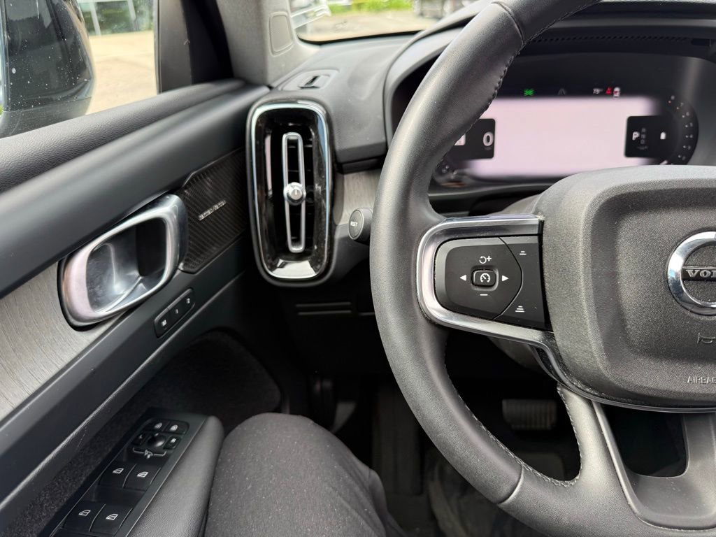 Used 2023 Volvo XC40 B5 Ultimate w/ Protection Package Premier image 7
