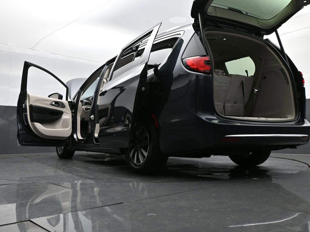 Used 2021 Chrysler Pacifica Touring-L image 33