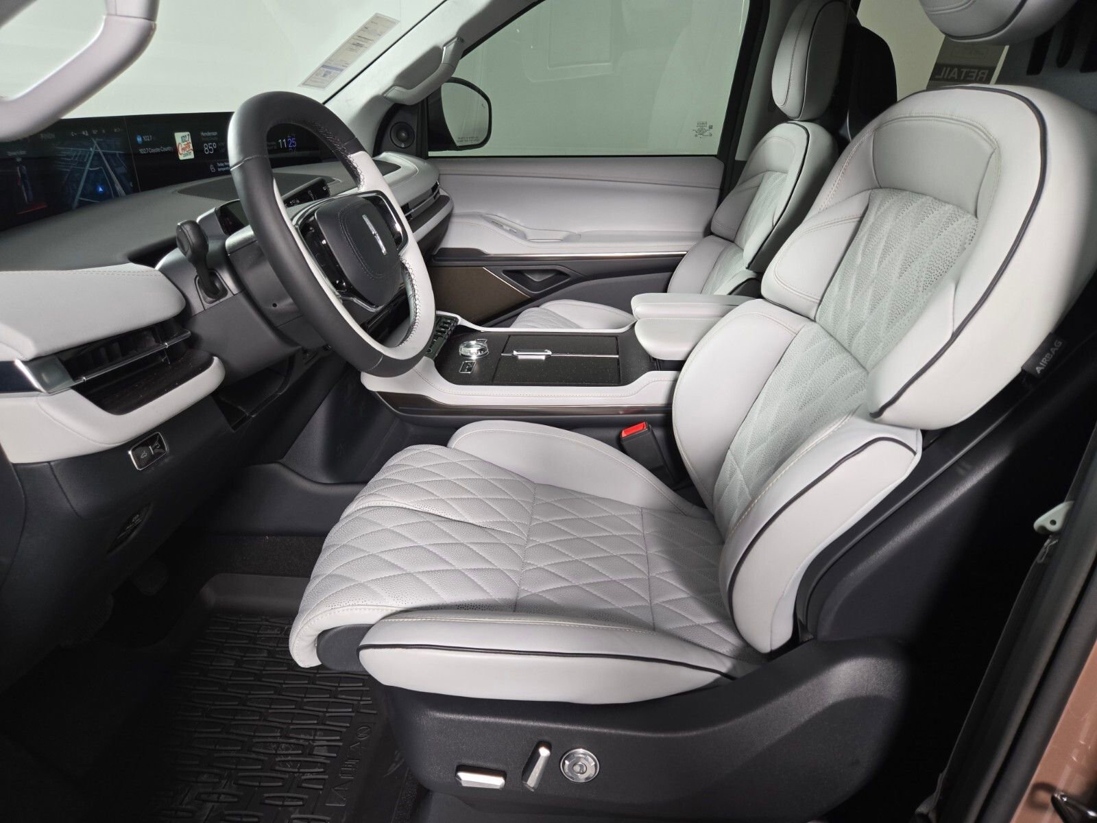 New 2026 Lincoln Navigator L Black Label w/ Black Label Special Edition image 13