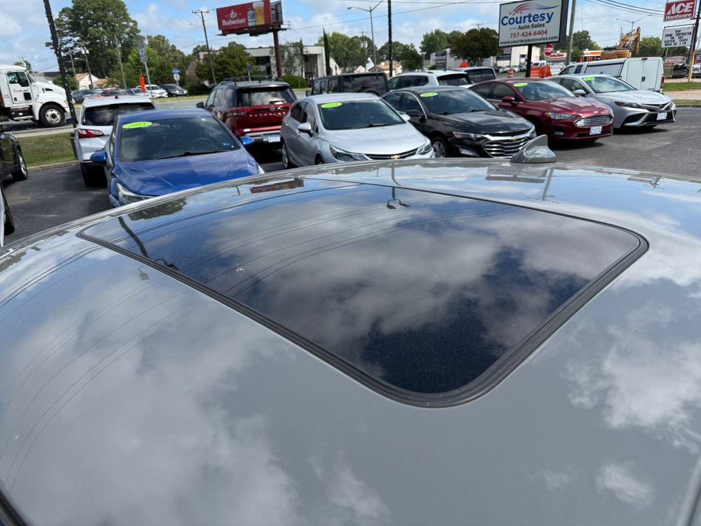 Used 2023 Dodge Charger SXT w/ Blacktop Package AWD/4WD image 2