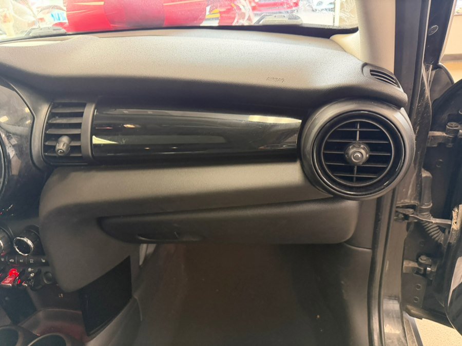 Used 2019 MINI Cooper 4-Door Hardtop FWD image 33