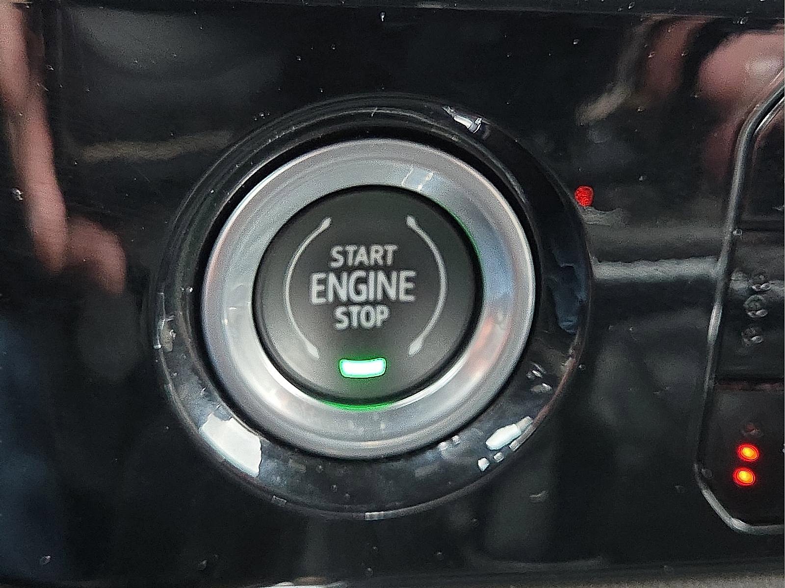 Used 2022 GMC Sierra 1500 SLT w/ SLT Convenience Package image 17